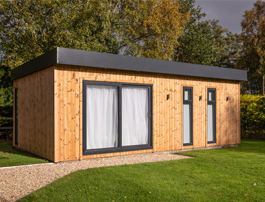 Rebecca Reay Photography studio outside