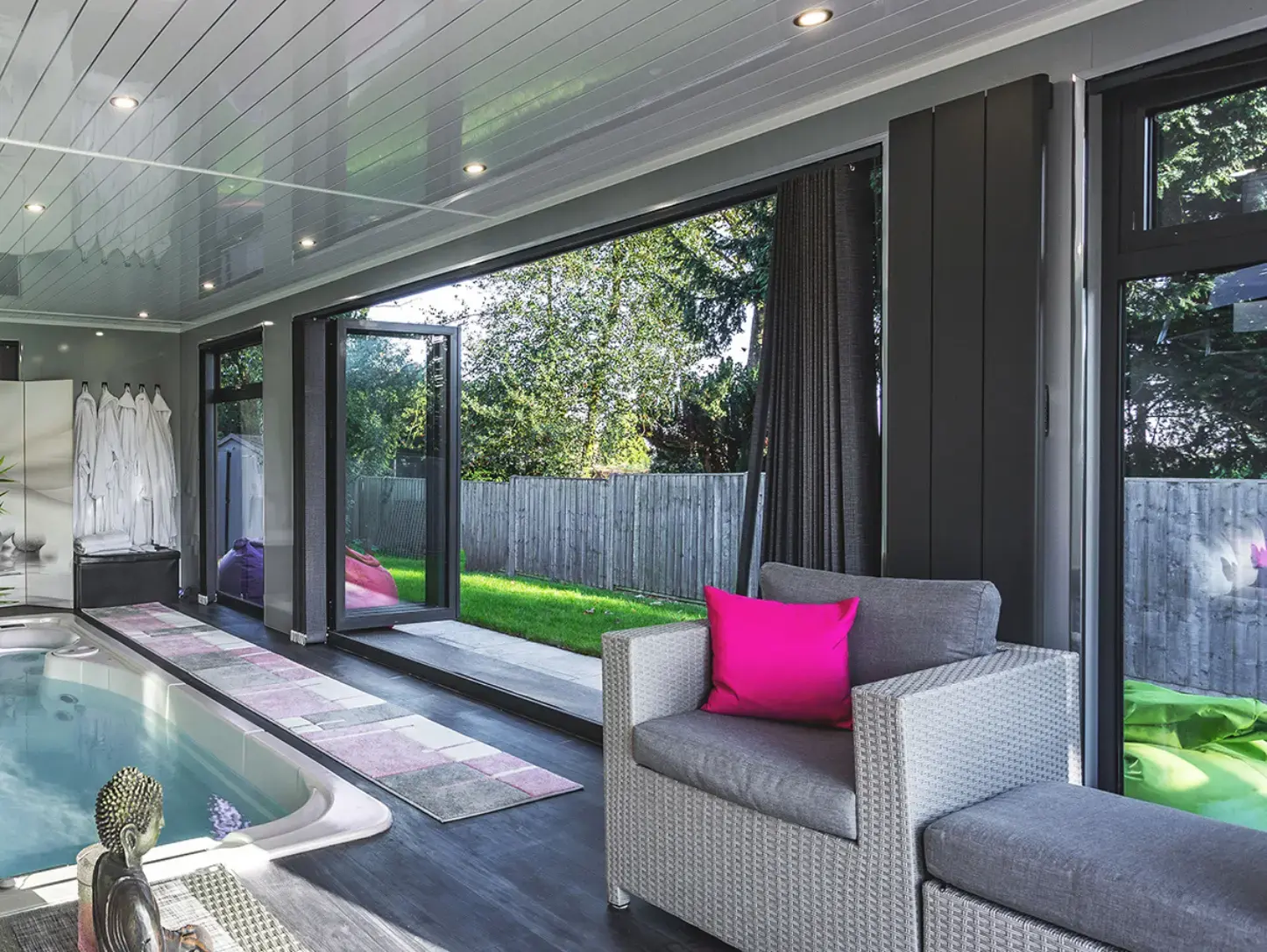 spa room in the garden 