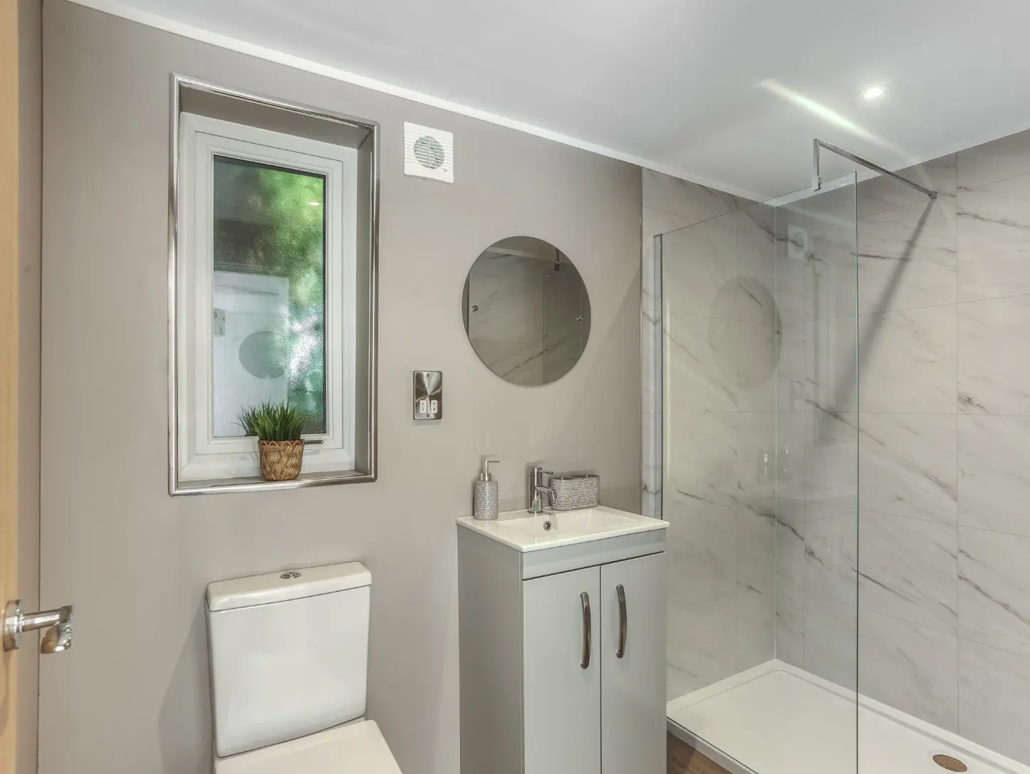 annexe bathroom 