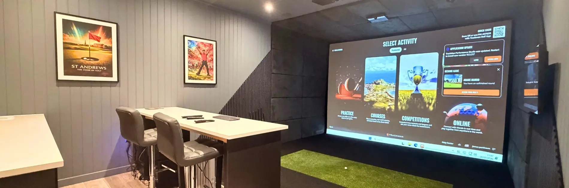 golf simulator room for entertainment 